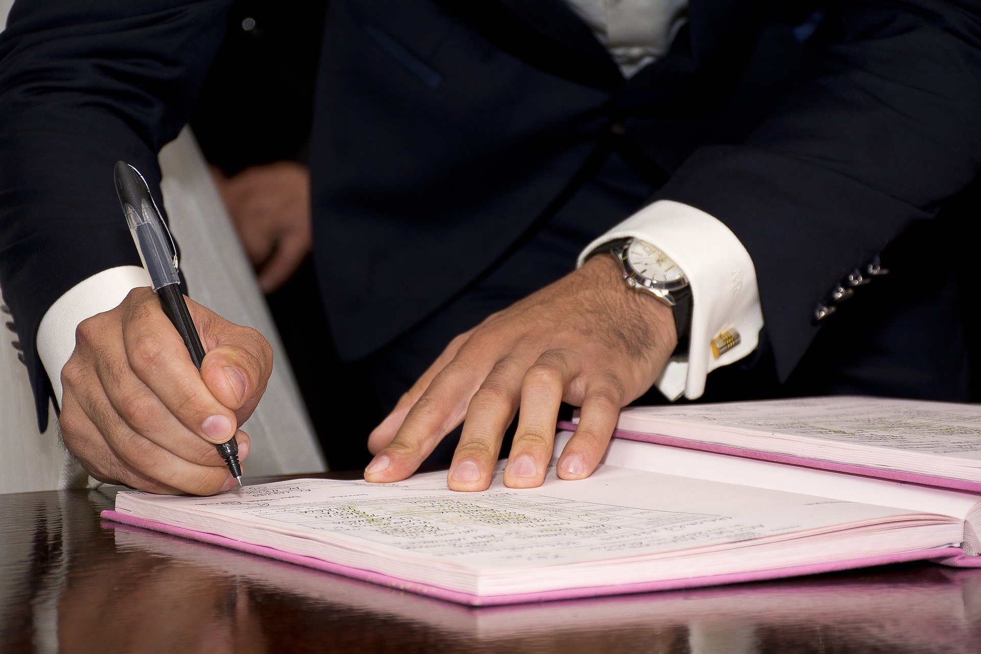 Quelle valeur en France du mariage d’un Français célébré à l’étranger sans transcription : le refus de visa peut-il être opposé ?